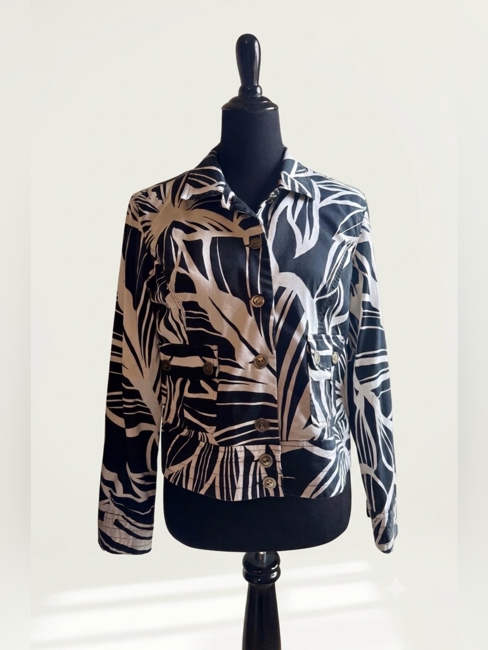 Chico's Black White Leaf Print Button Front Jacket Crop Abstract Botanical